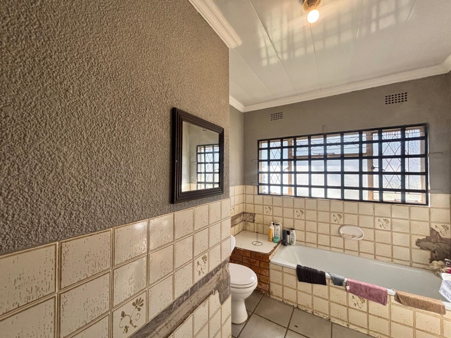 4 Bedroom Property for Sale in Roosheuwel North West